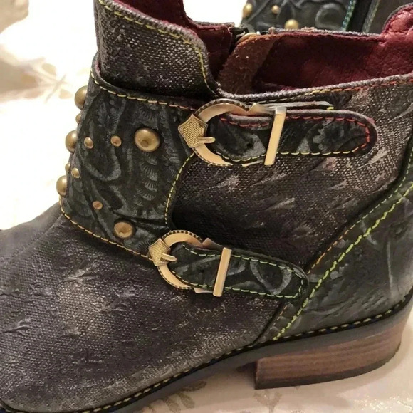 L’Artiste by Spring Step Nailhead ankle boot. - Picture 3 of 9